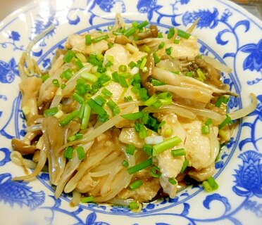 ヘルシーもやし・しめじ・鶏むね肉の塩麹レンジ蒸し☆